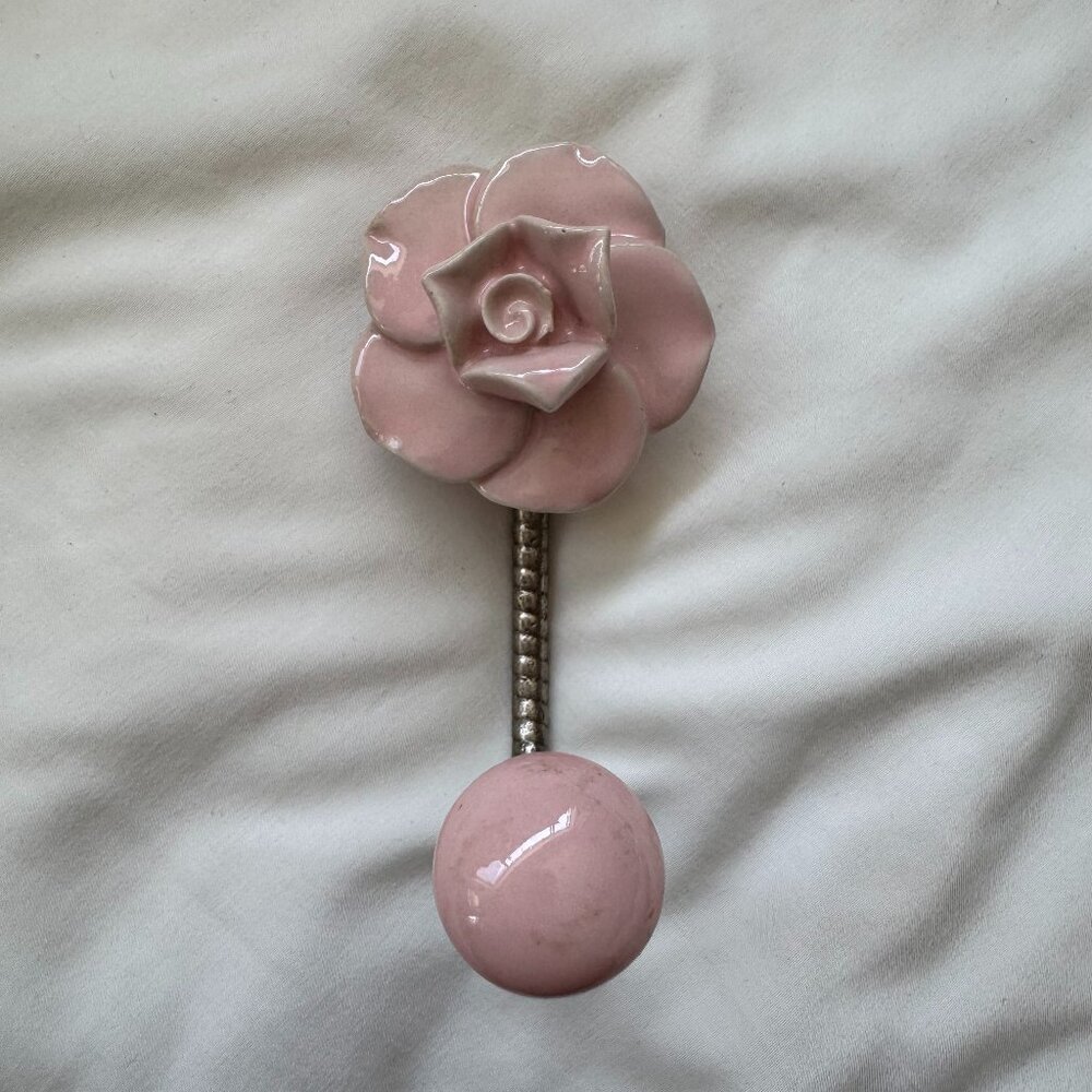 EUC, Anthropologie Floral Ceramic Wall Hook, Light Dusty Pink / Silver, One Size